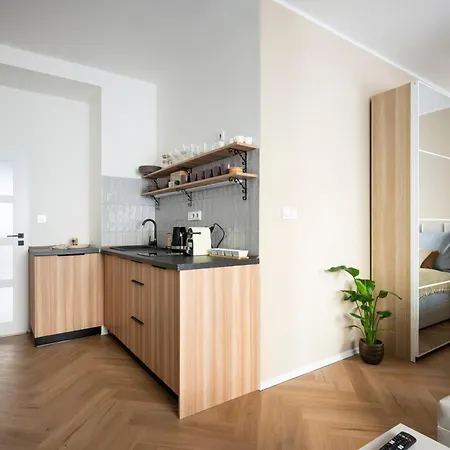 Apartment Place Of Grace - Andel 1 Min To Subway
